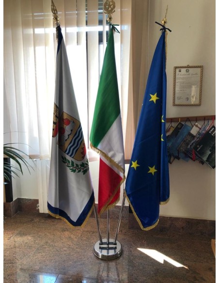 Kit bandiere da interno a 3 posti con  Bandiera Italia ed Europa in SETA