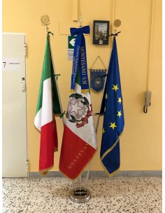 Kit bandiere da interno a 3 posti con  Bandiera Italia ed Europa in SETA 2
