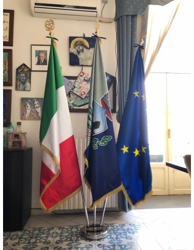 Kit bandiere da interno a 3 posti con  Bandiera Italia ed Europa in SETA