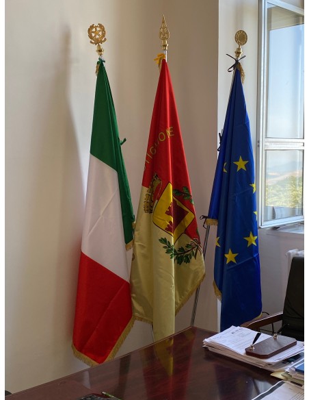 Kit bandiere da interno a 3 posti con  Bandiera Italia ed Europa in SETA