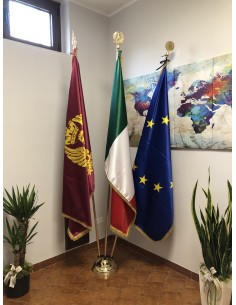 Kit bandiere da interno a 3 posti con  Bandiera Italia,Europa e personalizzata in SETA